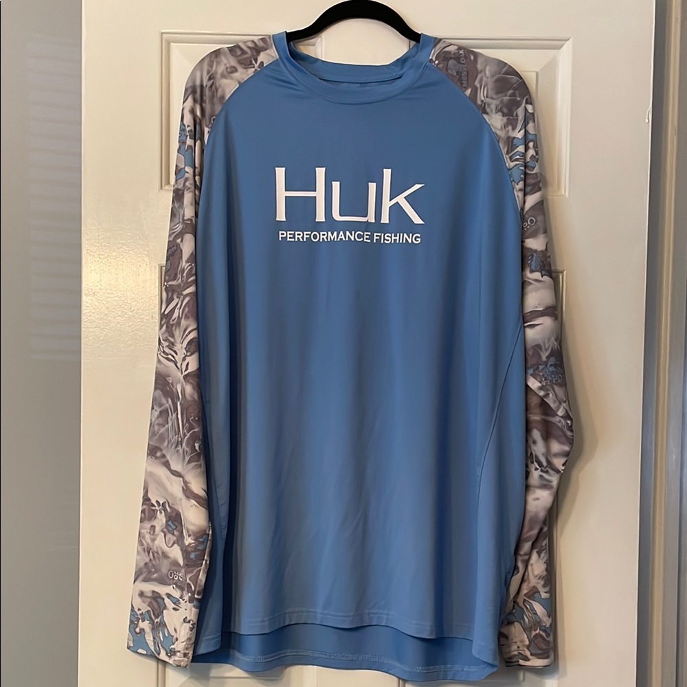 Huk Men's Blue Performance Fishing Shirt